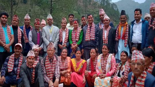 बैतडीको सुर्नयाका जनप्रतिनिधिले गरे शपथ ग्रहण 