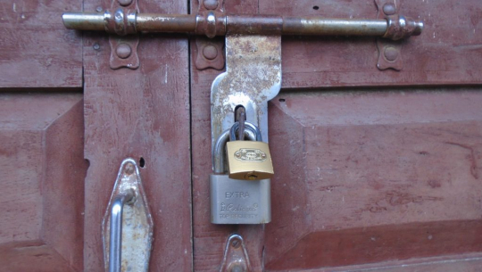 बाजुरामा क्याम्पस प्रमुखको राजीनामा मागसहित अनिश्चितकालीन तालाबन्दी