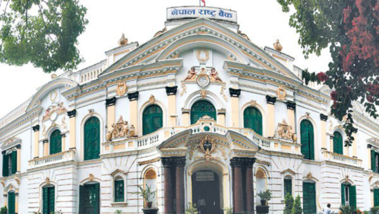 आयातमा अनियन्त्रित वृद्धि, ९ महिनामै १३ खर्ब व्यापार घाटा