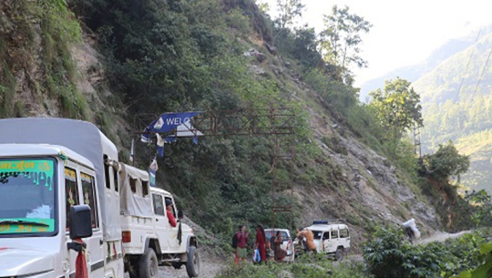 बैतडीमा छोटो दुरीका सवारीले पनि अनिवार्य टिकट दिनुपर्ने 