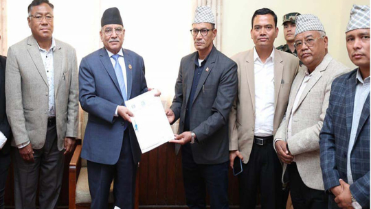 प्रधानमन्त्रीलाई टिंकर नाका खुलाउन माग गर्दै ज्ञापन पत्र 