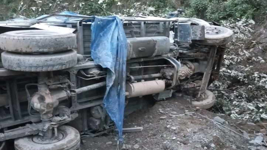 बैतडीमा मिनि ट्रक दुर्घटना हुँदा एकको मृत्यु, दुईजना घाइते 
