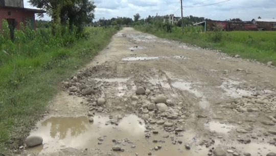 युवाहरुको अभियानपछि  धनगढी–स्याउले सडक ग्रावेल गर्न स्थानीय सरकार जुरमुराए