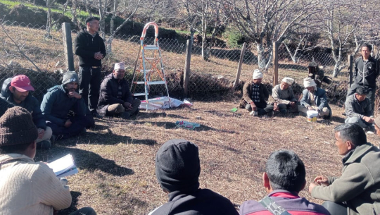 बाजुरामा स्याउ बगैँचा सुदृढीकरण कार्यक्रम सञ्चालन 