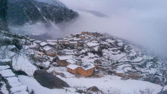 हिमपातपछि बाजुराको जनजीवन र चुनावी प्रचारप्रसार प्रभावित, किसानलाई भने राहत 