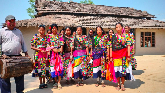 लोप हुँदै रानाथारूले होलीमा लगाउने परम्परागत गहना