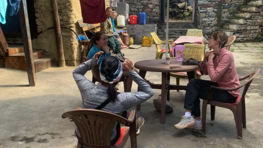 चुम उपत्यका पुगेका पर्यटक अलपत्र