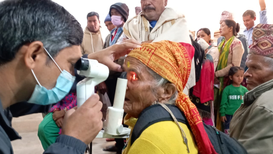 अछाममा एक हजार २ सयको आँखाको उपचार