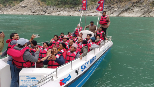 कैलालीको कर्णाली नदीको विपतमा ‘मोटर बोट’ प्रयोगमा रोक