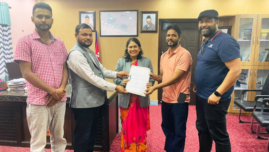 स्वास्थ्य विज्ञान विश्व विद्यालयको ऐन निर्माण गर्न सभामुखसहित मन्त्रीलाई ज्ञापन