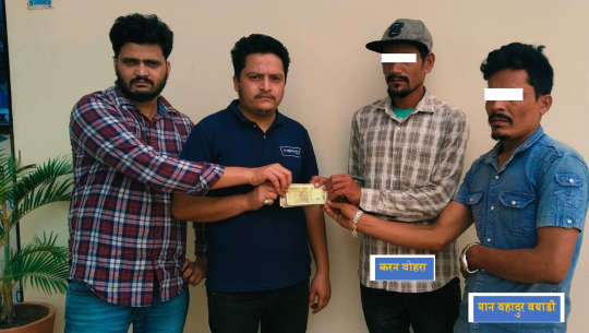 प्रहरीलाई दिनुपर्छ भन्दै गौरीफन्टा नाकाबाट पैसा लिने २ जना अटो चालक पक्राउ