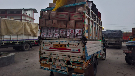 कैलाली भन्सारले छोडेको मालवाहक ट्रक सशस्त्र प्रहरीको नियन्त्रणमा