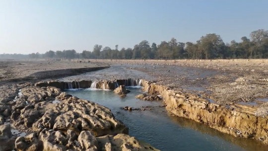 कैलालीमा नदीजन्य पदार्थको विक्रीवितरणमा स्थानीय तहहरुको मनपरी