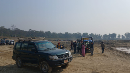 कैलालीका २ नदीबाट नियन्त्रणमा लिएका २९ सवारीलाई ७ लाख जरिबाना