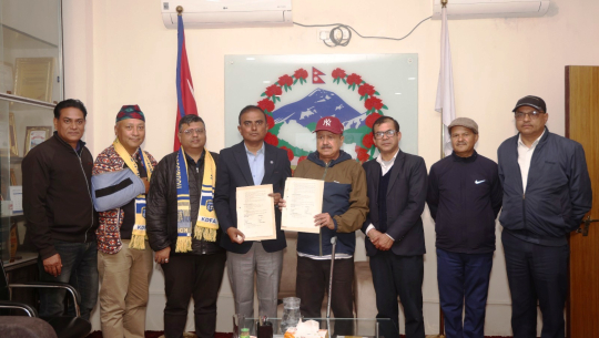 धनगढीका चार सामुदायिक विद्यालयमा ‘ग्रासरुट फुटबल’ सञ्चालनको सम्झौता