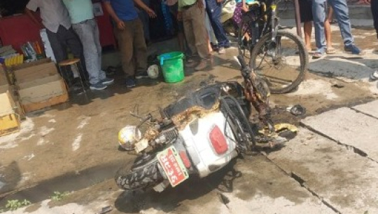 चार्जिङमा राखिएको विद्युतीय स्कुटरमा आगलागी