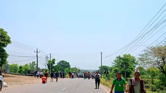 कैलालीमा महेन्द्र राजमार्ग बन्द
