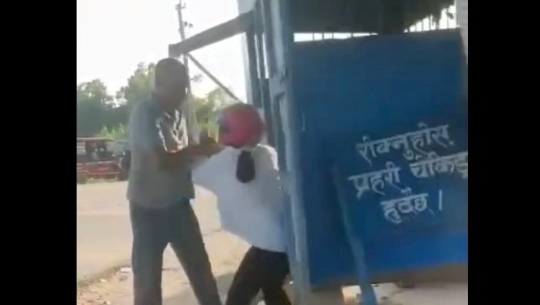 कैलालीमा एक महिलामाथि प्रहरीले गरे हातपात