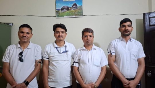 हातमा कालोपट्टी बाँधेर कर्मचारी आन्दोलनमा