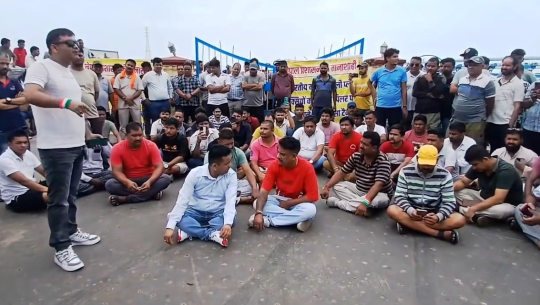 नेपाल–भारत सीमा नाकामा भारतीय ट्याक्सी व्यवसायी तथा चालकहरू