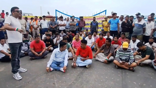 Indian taxi drivers and businessmen at the Nepal-India border