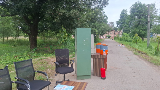 जिल्ला प्रशासनबाट लगेका सामान फिर्ता गर्न थाले