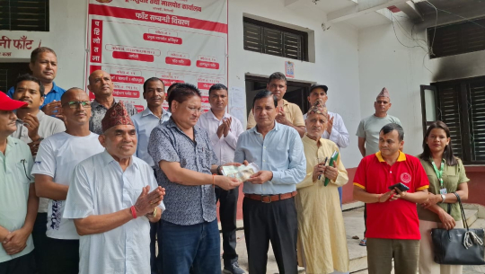 सहकारीहरूद्वारा धनगढी मालपोत कार्यालयलाई ३ लाख १५ हजार रुपैयाँ सहयोग