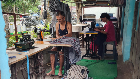 कञ्चनपुरका जगतबहादुर : पुर्ख्यौली सीपको सदुपयोग गर्न घरमै उद्योग स्थापना