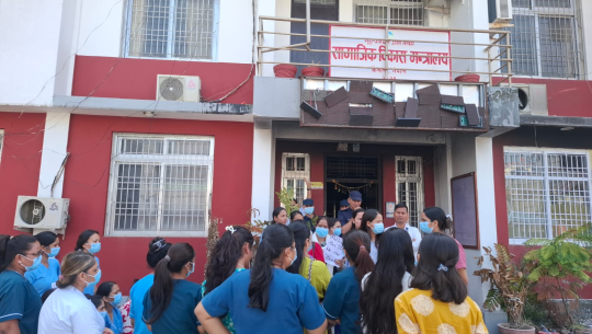 सेती अस्पतालका करार सेवाका कर्मचारी आन्दोलित