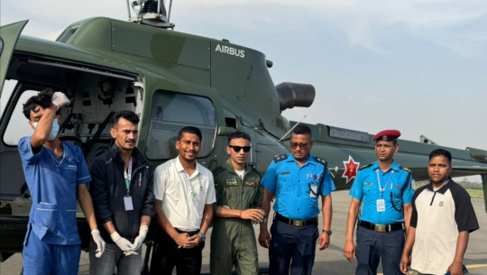 दार्चुला जिप दुर्घटनाका घाइतेलाई हेलिकप्टर मार्फत धनगढी ल्याइयो, माया मेट्रोमा उपचार हुँदै