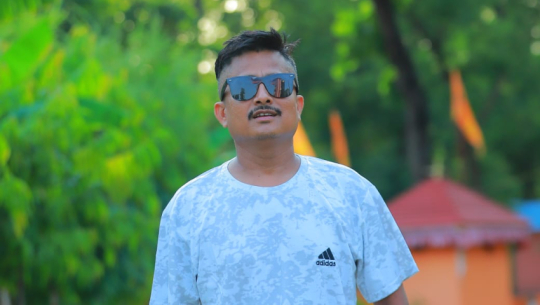 Dhangadhi resident donates clothes to Shivpuri Dham cloth bank
