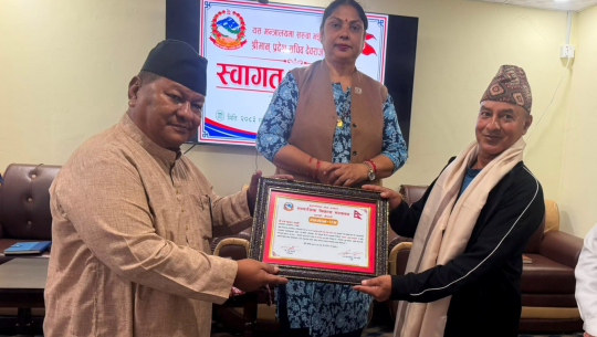 बैतडीको दोगडाकेदारका कृषि उद्यमी कार्की प्रदेश सरकारबाट सम्मानित 