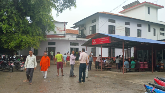 मालपोत कार्यालय धनगढीमा सेवा अव्यवस्थित, सर्भर समस्याले सेवाग्राही सास्तीमा