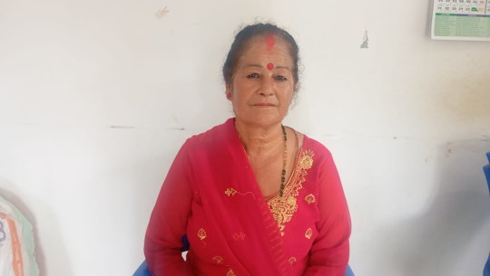 धनगढी ३ चटकपुरकी साबित्री शाहीले गरीन् कपडा सहयोग