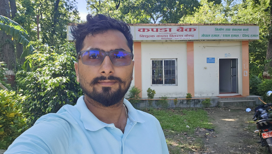 धनगढी ३ विशालनगरका सन्दिप भट्टले गरे कपडा सहयोग