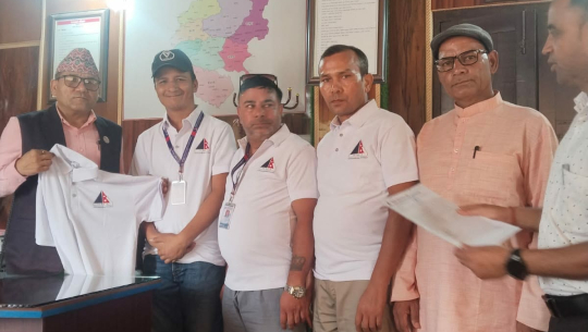 सुदूरपश्चिमका हिमाल प्रवर्द्धन गर्न चारबुँदे मागसहित नेपाल पर्वतारोहण संघद्वारा मन्त्री रावललाई ज्ञापनपत्र 
