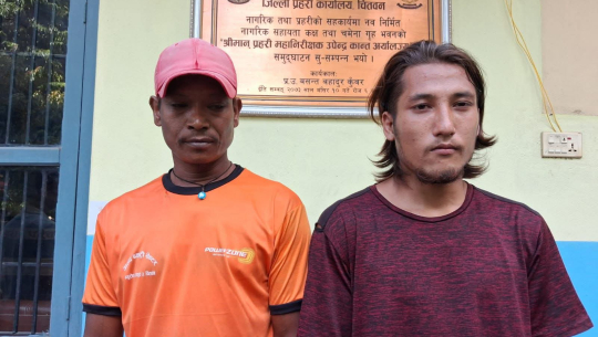 बाढीले बगाएर ल्याएको लासबाट सुनको गहना निकाल्ने दुई जना पक्राउ 