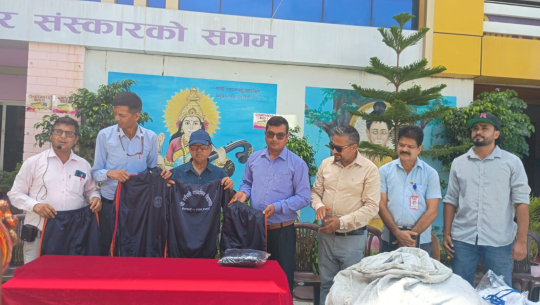 चैतन्य पाठशालाद्वारा बझाङको गर्जेपानी माविलाई सहयोग हस्तान्तरण 