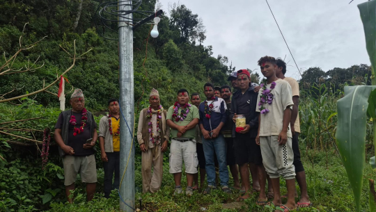 सिमचौरका ५६ घरमा पुग्यो राष्ट्रिय विद्युत्, स्थानीयमा बढ्यो खुसी