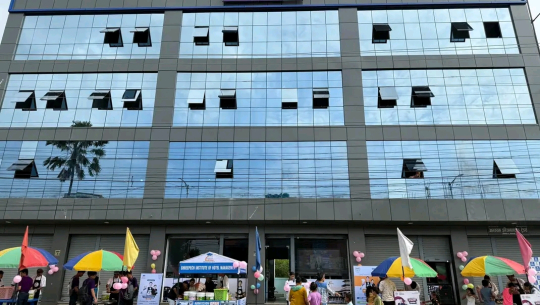 बाढीपीडितको राहतका लागि एलाइन्स इन्टरनेशनल मोडेल स्कुलद्वारा सहयोग 