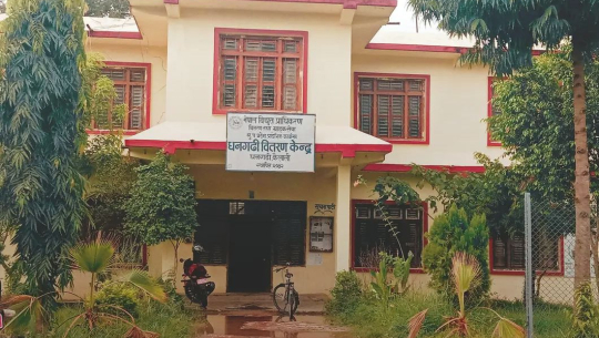 निरन्तर वर्षासँगै विद्युत संरचना जोखिममा, सावधानी अपनाउन प्राधिकरणको आग्रह