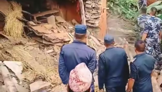बैतडीमा भीषण पहिरो : एक घर पूर्ण क्षतिग्रस्त, १० घर जोखिममा