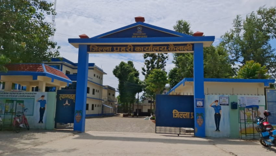 धनगढीबाट २६ लाखभन्दा बढीको भन्सार छलीका सामान बरामद, भारतीय ट्रकसहित चालक पक्राउ