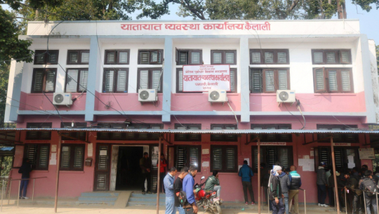 सधैं हुन्छ सवारी चेकिङ, वर्षौ कुर्नुपर्छ लाइसेन्स पाउन