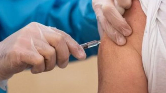 डोटीमा कोरोनाविरुद्धको खोप लगाएका ३३ जनामा सामान्य समस्या