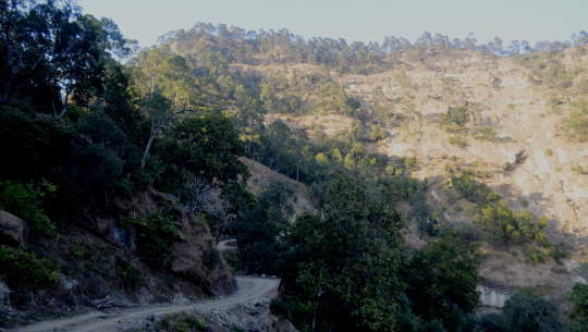 चौमाला–खैराला सडकको नौ सय मिटर कालोपत्र हुँदै, चुरे भिरका लागि छैन बजेट