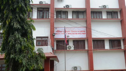 सुदूरपश्चिमको भौतिक मन्त्रालय मातहतका कार्यालयहरू दोहोरो जिम्मेवारीमा