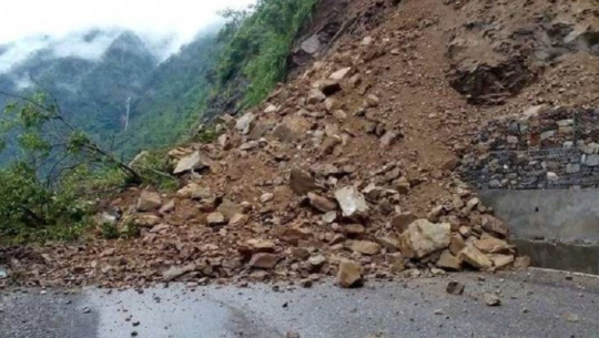 पहिराले जयपृथ्वी राजमार्ग अवरुद्ध