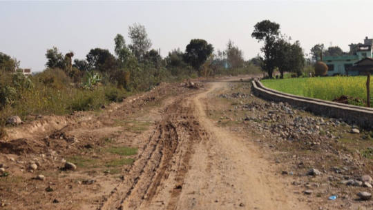 चौकीडाँडा–फल्टुडे सडक ६ वर्षदेखि अलपत्र, दबाबका लागि सडकमै वडा कार्यालय सञ्चालन गर्ने 