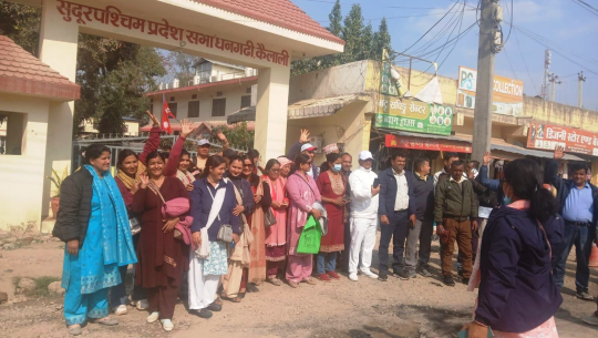 सुदूरपश्चिमका स्थानीय तहहरूका करार सेवाका कर्मचारीको धनगढीमा प्रदर्शन